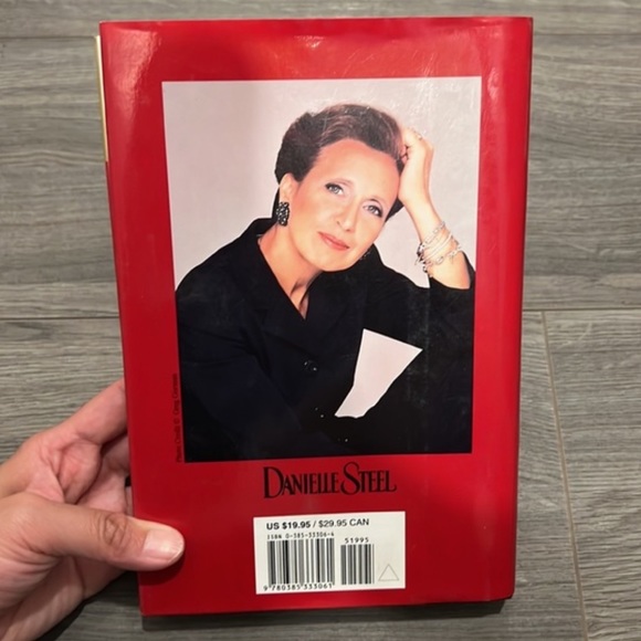 ⭐️3 for $15⭐️ Hardcover | The House On Hope Street by Danielle Steel - Picture 2 of 4